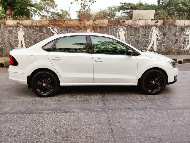 https://images10.gaadi.com/usedcar_image/3688286/original/img2922026__used_car_2922026_1700907843.jpg?imwidth=6401