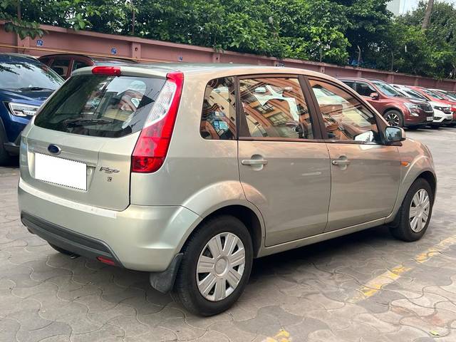 https://images10.gaadi.com/usedcar_image/3688326/original/processed_img2922053__used_car_2922053_1700908566.jpg?imwidth=6402