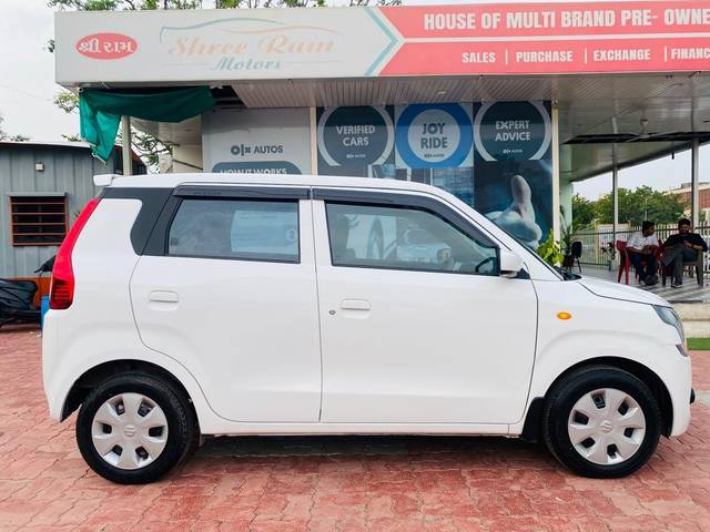 https://images10.gaadi.com/usedcar_image/3688368/original/processed_img2922082__usedcar_whatsappimage2023_07_10at62109pm_2__24361700909917_1700909945.jpeg?imwidth=6401