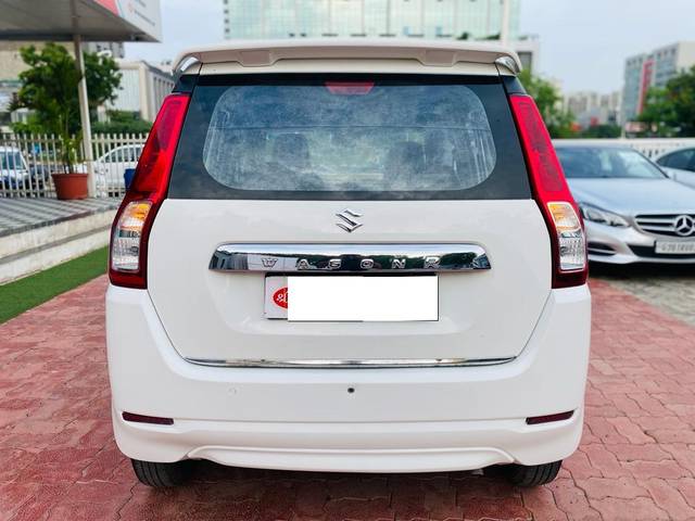 https://images10.gaadi.com/usedcar_image/3688368/original/processed_img2922082__usedcar_whatsappimage2023_07_10at62111pm_24361700909917_1700909972.jpeg?imwidth=6402