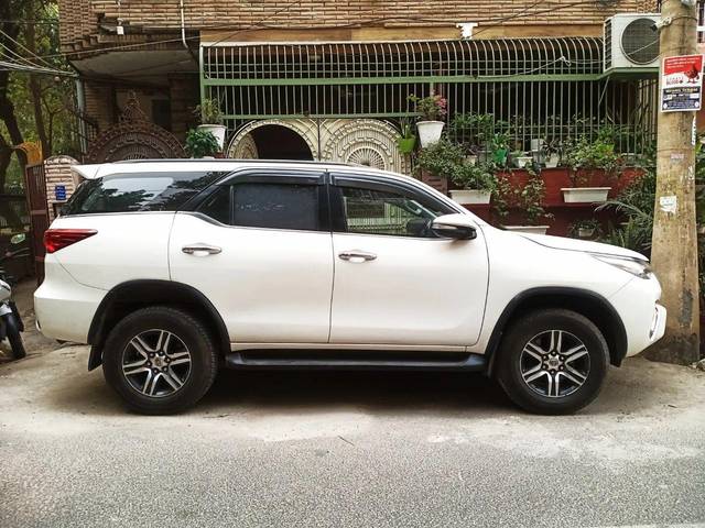 https://images10.gaadi.com/usedcar_image/3688370/original/processed_img2922083__used_car_2922083_1700910231.jpg?imwidth=6401