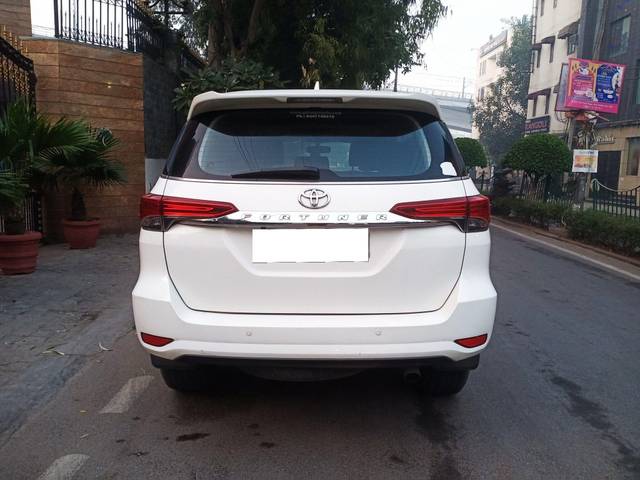 https://images10.gaadi.com/usedcar_image/3688370/original/processed_img2922083__used_car_2922083_1700910257.jpg?imwidth=6402