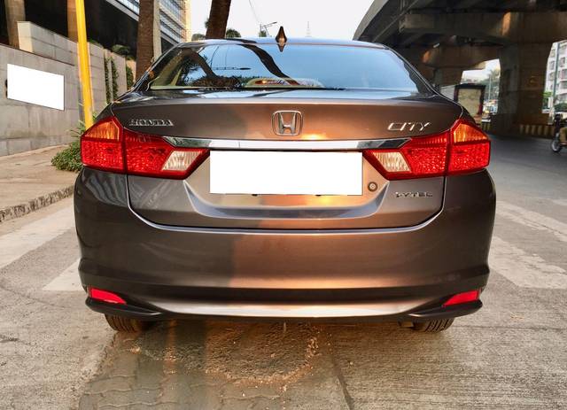 https://images10.gaadi.com/usedcar_image/3688374/original/processed_img2922086__usedcar_8_13771700910059_1700910078.jpeg?imwidth=6402