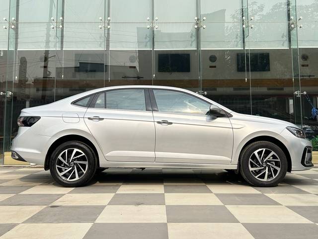 https://images10.gaadi.com/usedcar_image/3688387/original/img2922091__used_car_2922091_1701071007.jpg?imwidth=6401