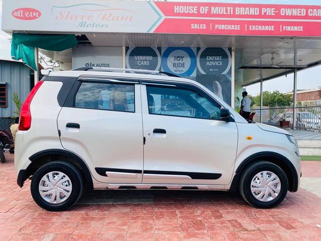 https://images10.gaadi.com/usedcar_image/3688389/original/processed_img2922093__used_car_2922093_1700910836.jpg?imwidth=6401