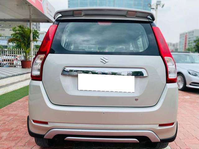 https://images10.gaadi.com/usedcar_image/3688389/original/processed_img2922093__used_car_2922093_1700910842.jpg?imwidth=6402