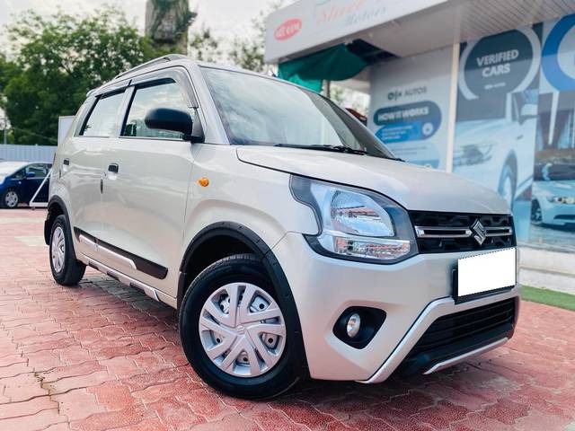 https://images10.gaadi.com/usedcar_image/3688389/original/processed_img2922093__used_car_2922093_1700910850.jpg?imwidth=6400