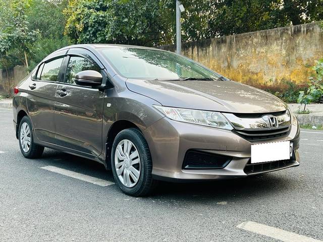 https://images10.gaadi.com/usedcar_image/3688392/original/processed_img2922095__used_car_2922095_1700911007.jpg?imwidth=6400