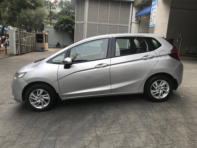 https://images10.gaadi.com/usedcar_image/3688413/original/processed_img2922111__usedcar_img_20231017_wa0053_1301700911489_1700911521.jpg?imwidth=6402