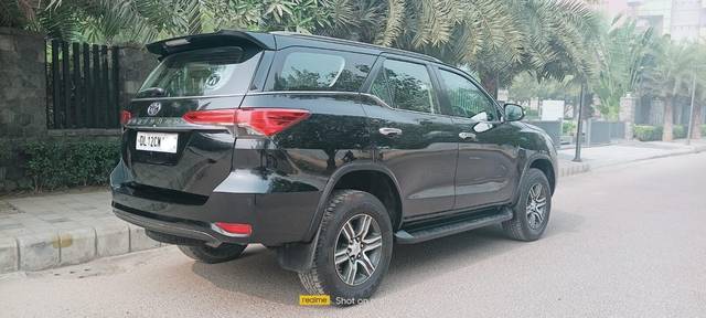 https://images10.gaadi.com/usedcar_image/3688447/original/processed_img2922142__used_car_2922142_1700912121.jpg?imwidth=6402