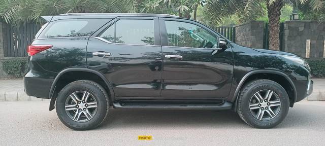 https://images10.gaadi.com/usedcar_image/3688447/original/processed_img2922142__used_car_2922142_1700912123.jpg?imwidth=6401