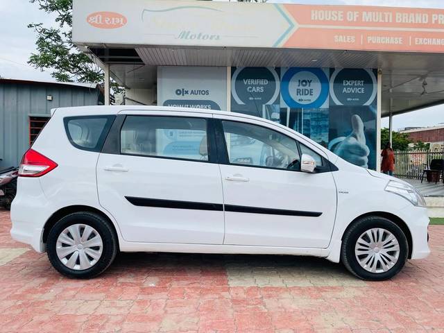 https://images10.gaadi.com/usedcar_image/3688452/original/processed_img2922144__used_car_2922144_1700912370.jpg?imwidth=6401