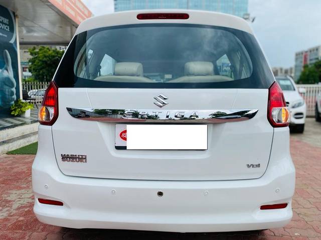 https://images10.gaadi.com/usedcar_image/3688452/original/processed_img2922144__used_car_2922144_1700912374.jpg?imwidth=6402