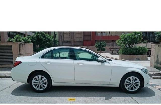 https://images10.gaadi.com/usedcar_image/3688465/original/processed_img2922151__used_car_2922151_1700912879.jpg?imwidth=6402