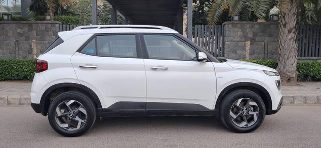 https://images10.gaadi.com/usedcar_image/3688488/original/processed_img2922161__used_car_2922161_1700913706.jpg?imwidth=6401