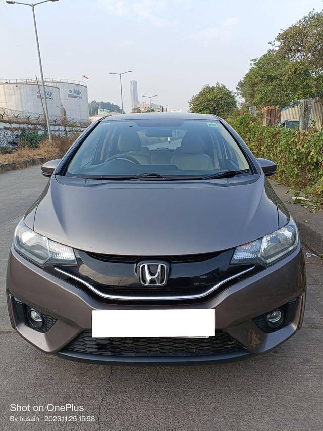 https://images10.gaadi.com/usedcar_image/3688497/original/processed_img2922166__used_car_2922166_1700914118.jpg?imwidth=6400