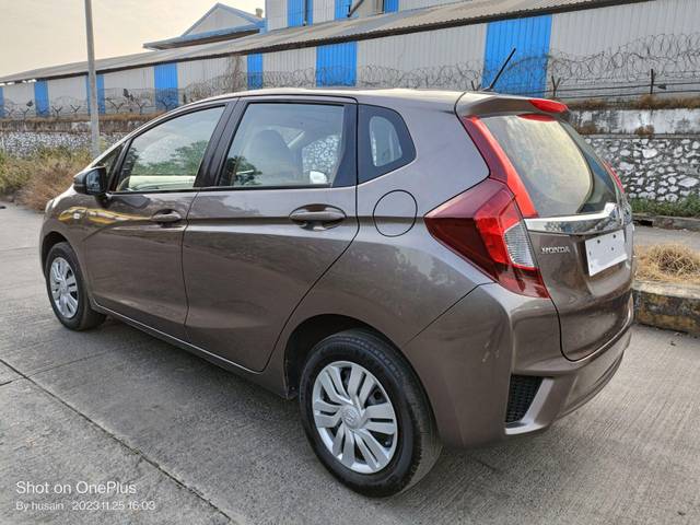 https://images10.gaadi.com/usedcar_image/3688497/original/processed_img2922166__used_car_2922166_1700914158.jpg?imwidth=6402
