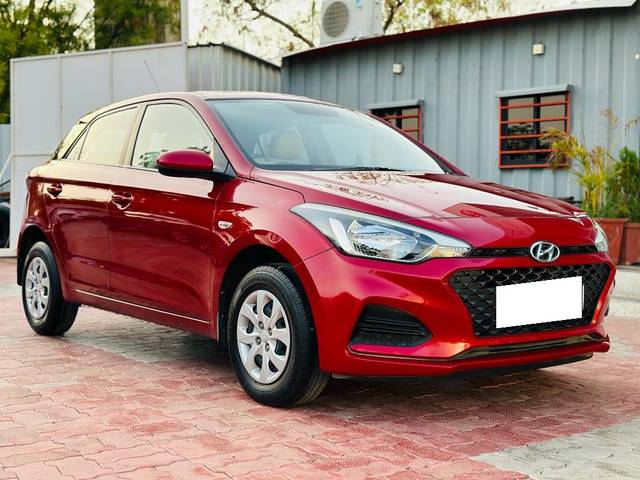 https://images10.gaadi.com/usedcar_image/3688502/original/processed_img2922171__used_car_2922171_1700914288.jpg?imwidth=6400
