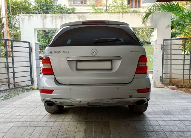 https://images10.gaadi.com/usedcar_image/3688503/original/processed_img2922172__usedcar_img20231125162009_2021700914176_1700914221.jpg?imwidth=6401