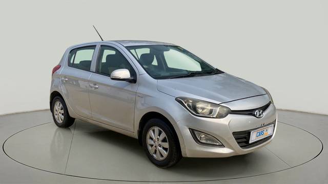 https://images10.gaadi.com/usedcar_image/3688513/original/slot__1-7-Exterior-13222757731-5016e9797ea54346a9fefa0cf140d0f2-Exterior-7.jpg?imwidth=6400