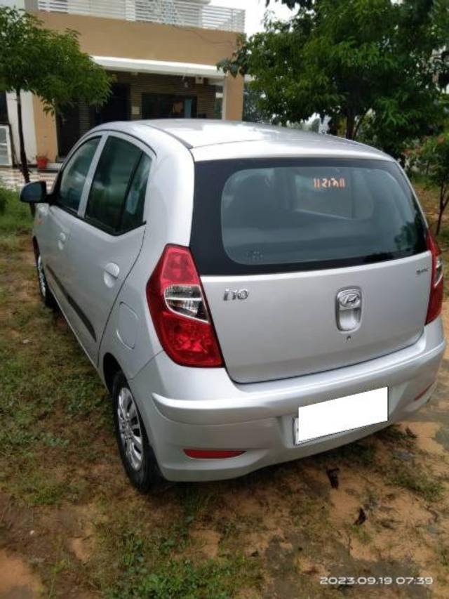 https://images10.gaadi.com/usedcar_image/3688515/original/processed_bb22d97d-8ce0-467f-b9ae-b2a4a8a75ab9.jpg?imwidth=6402