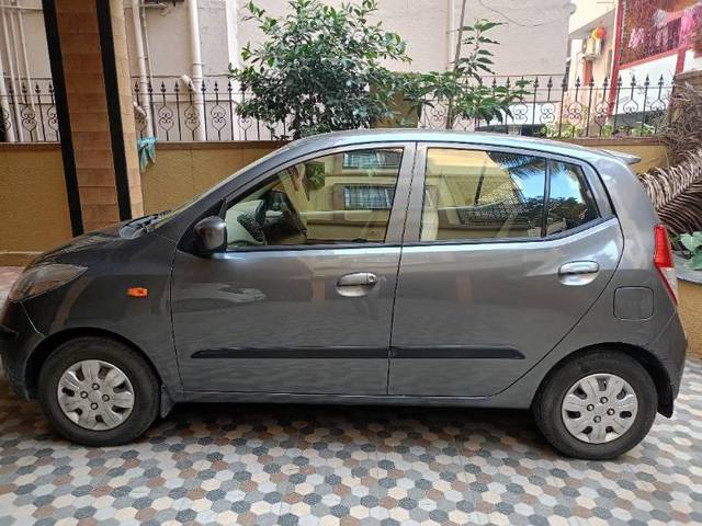 https://images10.gaadi.com/usedcar_image/3688521/original/processed_bcddd1a4-653e-4585-81c7-deb04036c669.jpg?imwidth=6402