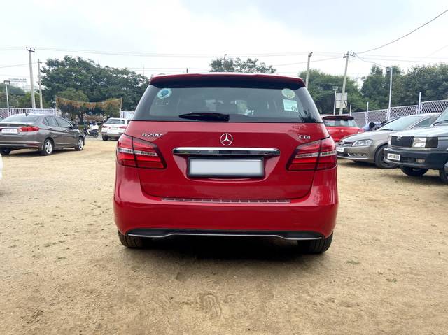 https://images10.gaadi.com/usedcar_image/3688558/original/processed_img2922207__usedcar_img_6377_2922207_1700916322.jpg?imwidth=6401