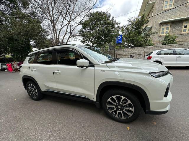 https://images10.gaadi.com/usedcar_image/3688575/original/processed_img2922219__used_car_2922219_1700916482.jpg?imwidth=6401
