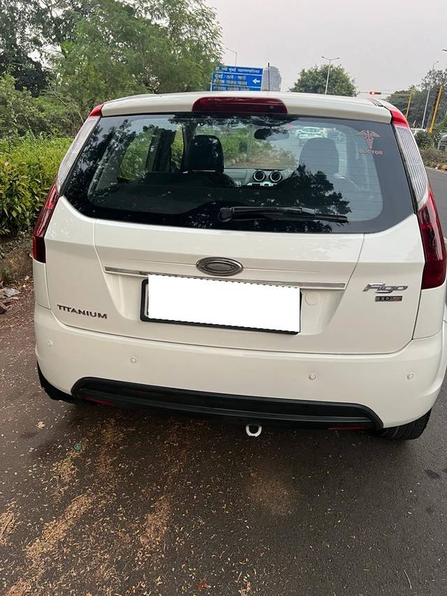 https://images10.gaadi.com/usedcar_image/3688578/original/processed_img2922221__used_car_2922221_1700916577.jpg?imwidth=6402