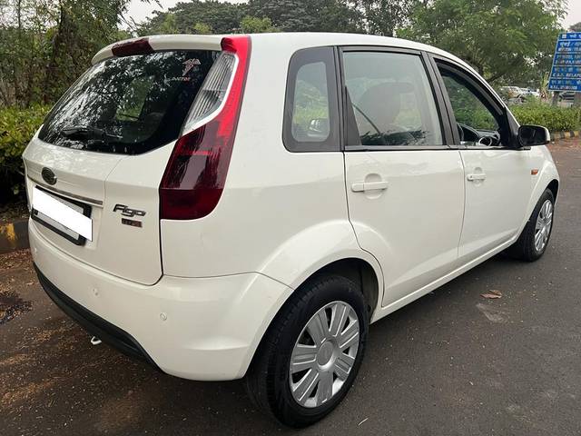 https://images10.gaadi.com/usedcar_image/3688578/original/processed_img2922221__used_car_2922221_1700916582.jpg?imwidth=6401