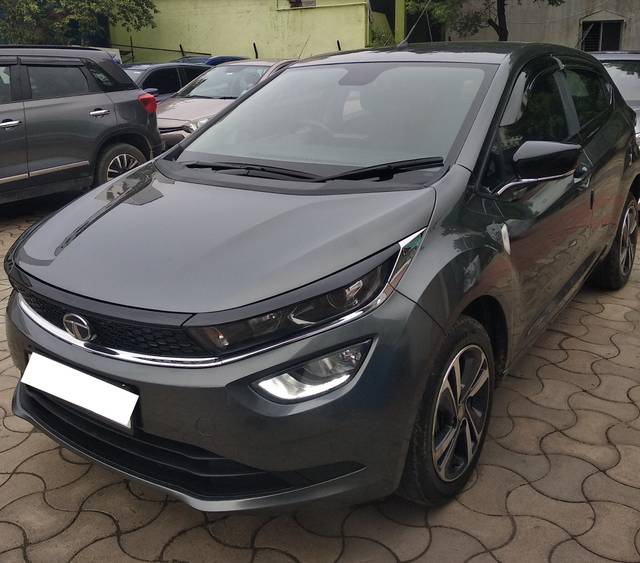 https://images10.gaadi.com/usedcar_image/3688590/original/img2922226__used_car_2922226_1700917063.jpg?imwidth=6402