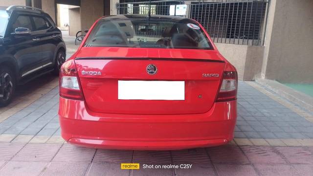 https://images10.gaadi.com/usedcar_image/3688600/original/processed_img2922229__usedcar_img_20231125_wa0022_27821700917266_1700917315.jpg?imwidth=6402