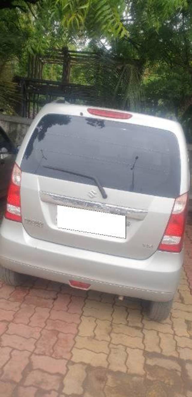 https://images10.gaadi.com/usedcar_image/3688606/original/processed_817233f5-645a-419a-a568-5112aaaf3ca0.jpg?imwidth=6401