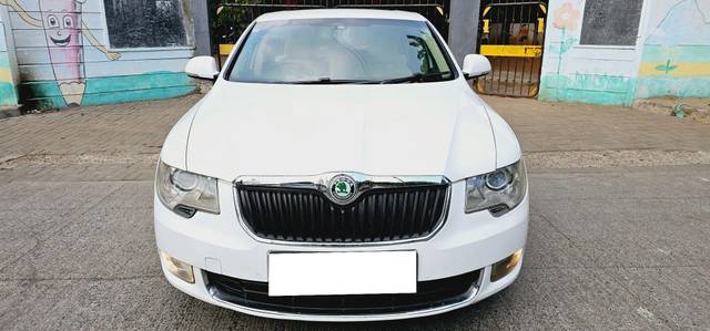 https://images10.gaadi.com/usedcar_image/3688682/original/processed_img2922260__used_car_2922260_1701964242.jpg?imwidth=6400