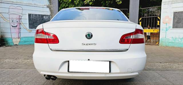 https://images10.gaadi.com/usedcar_image/3688682/original/processed_img2922260__used_car_2922260_1701964249.jpg?imwidth=6402