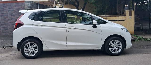 https://images10.gaadi.com/usedcar_image/3688704/original/img2922263__usedcar_3_5701700921858_1700921872.jpeg?imwidth=6401