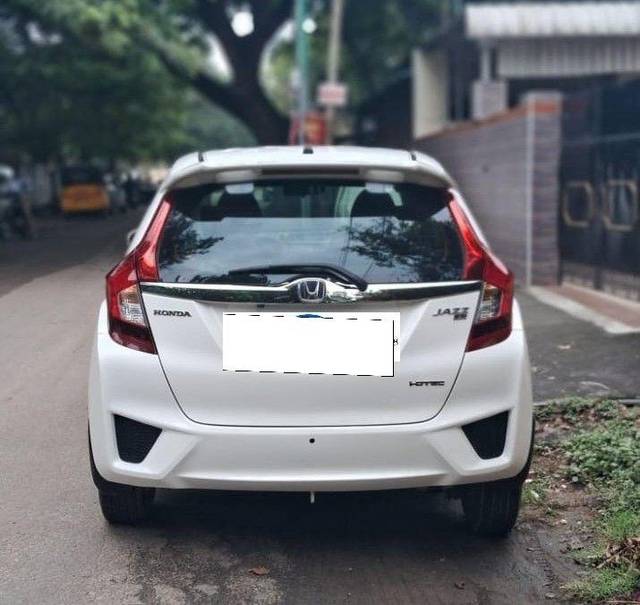 https://images10.gaadi.com/usedcar_image/3688704/original/processed_img2922263__usedcar_10_5701700921858_1700921873.jpeg?imwidth=6402