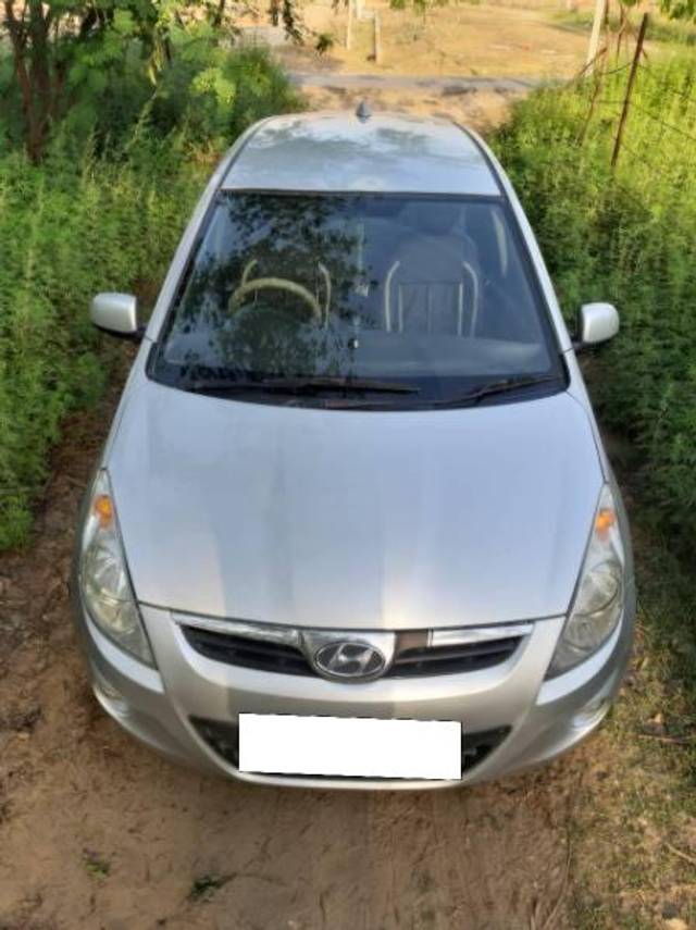 https://images10.gaadi.com/usedcar_image/3688720/original/processed_c1bacde0-fe4c-4475-b789-a77ce0a11c24.jpg?imwidth=6400