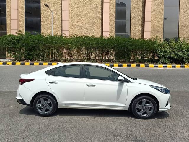 https://images10.gaadi.com/usedcar_image/3688821/original/img2922275__used_car_2922275_1700928719.jpg?imwidth=6401