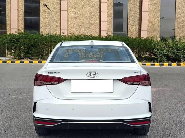 https://images10.gaadi.com/usedcar_image/3688821/original/processed_img2922275__used_car_2922275_1700928728.jpg?imwidth=6402