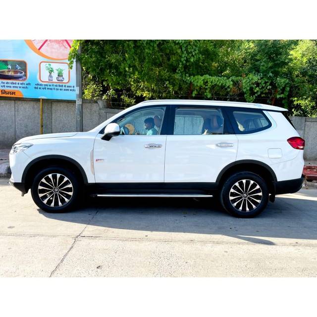https://images10.gaadi.com/usedcar_image/3688836/original/processed_img2922276__used_car_2922276_1700929934.jpg?imwidth=6402