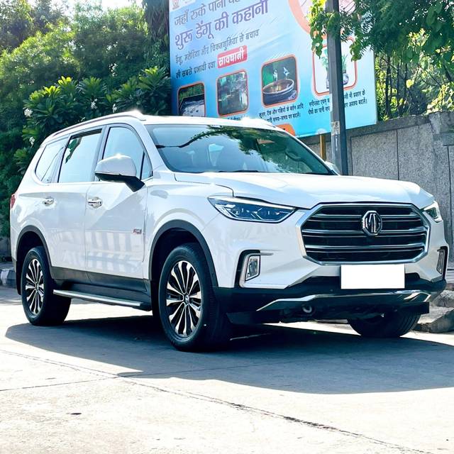 https://images10.gaadi.com/usedcar_image/3688836/original/processed_img2922276__used_car_2922276_1700929937.jpg?imwidth=6400