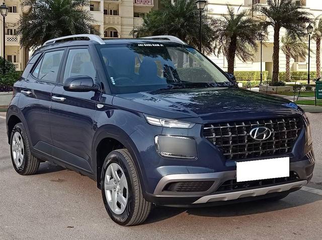 https://images10.gaadi.com/usedcar_image/3688937/original/processed_img2922298__used_car_2922298_1700935722.jpg?imwidth=6400