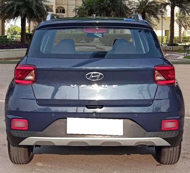 https://images10.gaadi.com/usedcar_image/3688937/original/processed_img2922298__used_car_2922298_1700935730.jpg?imwidth=6402
