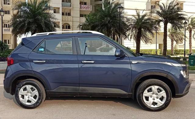 https://images10.gaadi.com/usedcar_image/3688937/original/processed_img2922298__used_car_2922298_1700935763.jpg?imwidth=6401