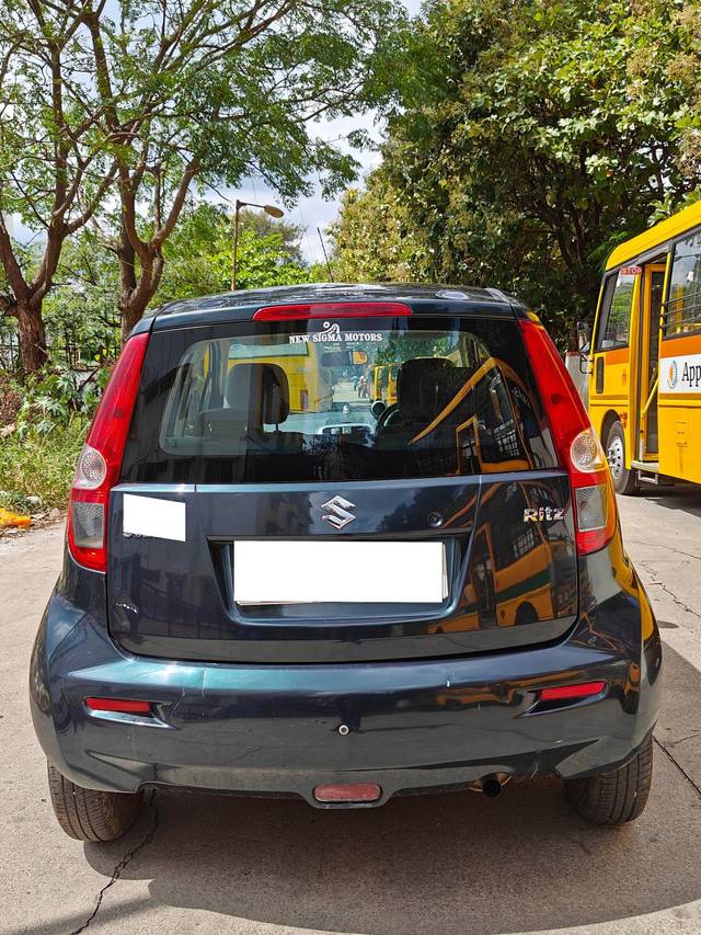 https://images10.gaadi.com/usedcar_image/3688989/original/processed_img2922307__used_car_2922307_1700941654.jpg?imwidth=6402