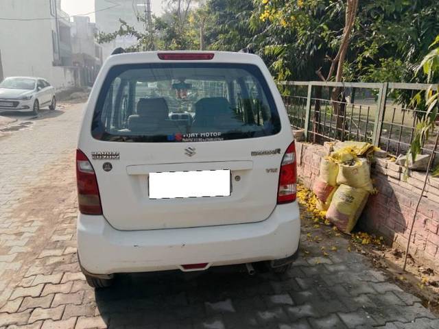 https://images10.gaadi.com/usedcar_image/3689178/original/processed_26277572-d308-4101-b7d5-7a31f5f736e1.jpg?imwidth=6400