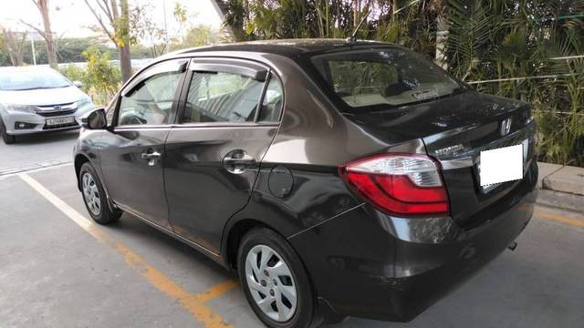 https://images10.gaadi.com/usedcar_image/3689186/original/processed_1d6c1d03-2e6d-4182-9e5a-eb4686e04265.jpg?imwidth=6402