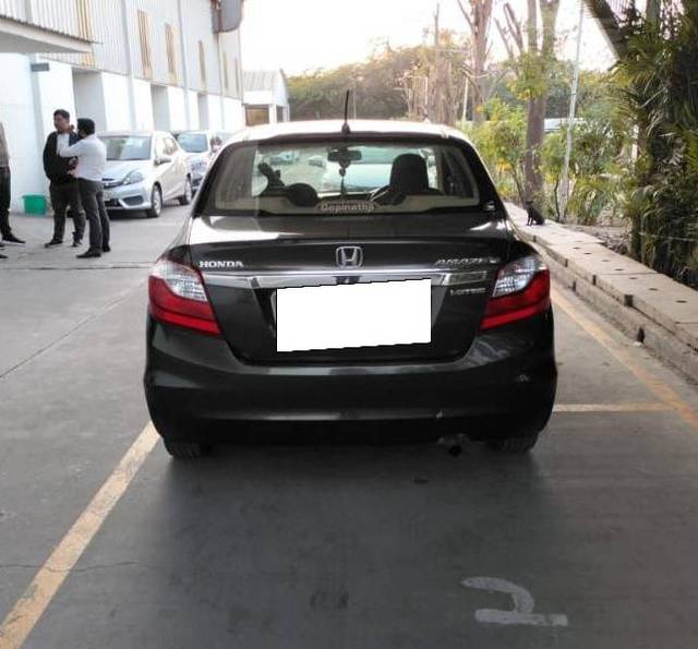 https://images10.gaadi.com/usedcar_image/3689186/original/processed_2b598c72-d9f6-471f-98b2-8d53400bf2d1.jpg?imwidth=6401