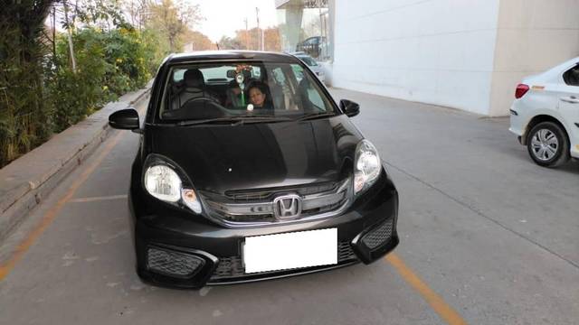 https://images10.gaadi.com/usedcar_image/3689186/original/processed_eb90f3cc-c1ff-497d-b304-1d12612d2103.jpg?imwidth=6400